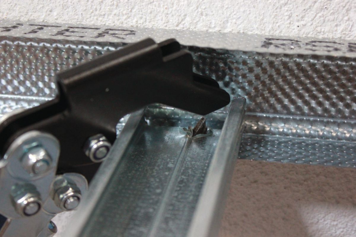 Edma Pince A Sertir Rail Et Montant Ergotop Point P