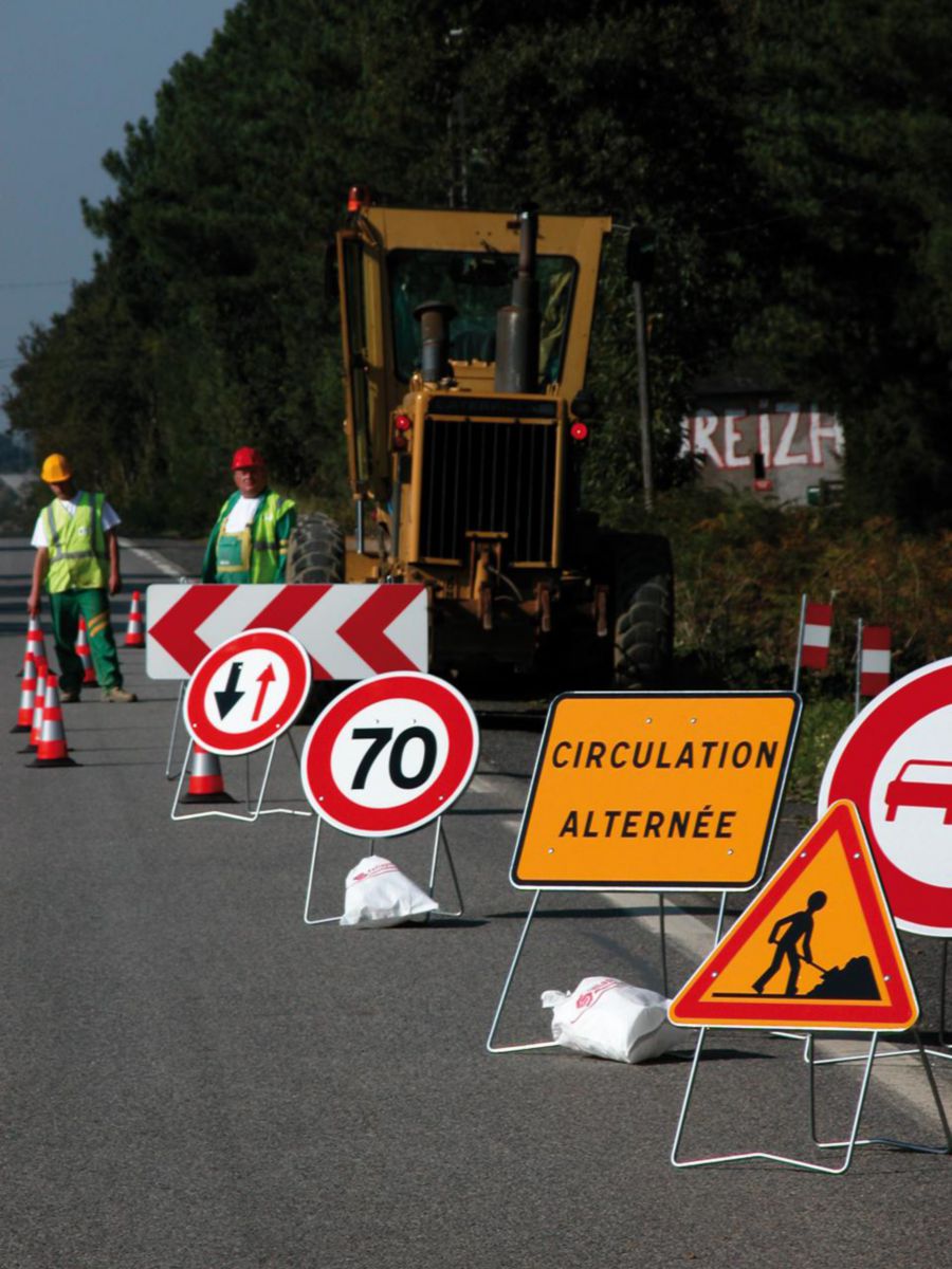 TALIA Panneau temporaire "Interdiction de stationner" classe T1 POINT.P