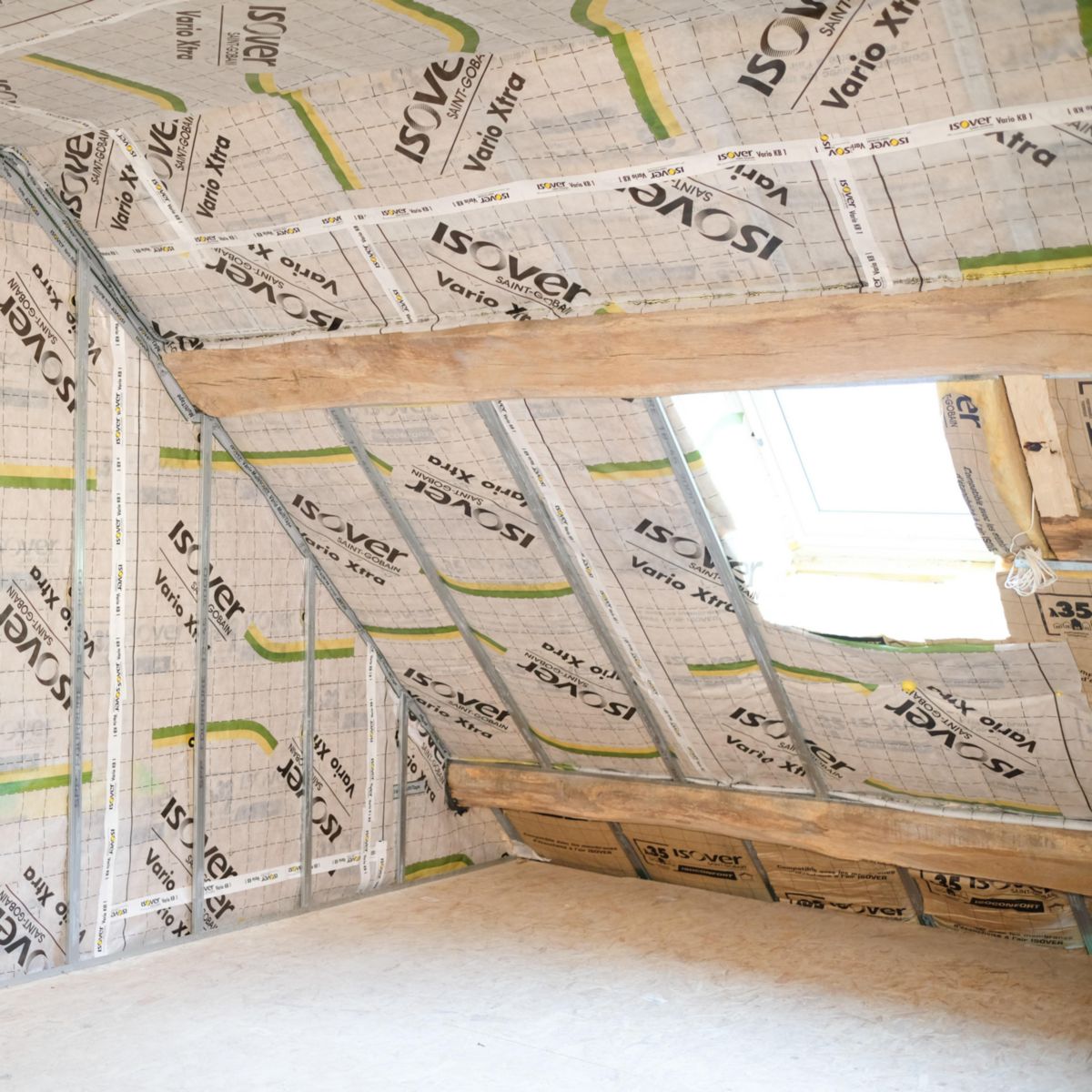 Membrane D étanchéité à L Air Isover ISOVER SAINT GOBAIN - Membrane de gestion de la vapeur d'eau et d'étanchéité  à l'air hydro-régulante Vario Xtra - rouleau de 40x1,5 m | POINT.P
