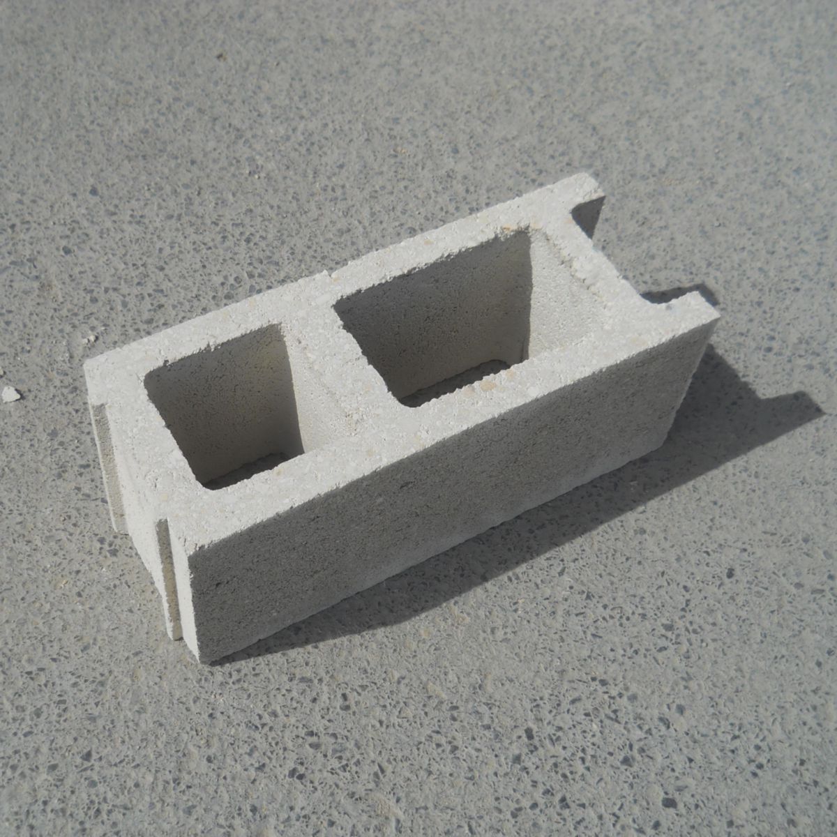 Bloc De Coffrage Béton 500x200x200 Mm BEMACO - Bloc de coffrage béton rectifié 2 faces - 500x200x200 mm | POINT.P