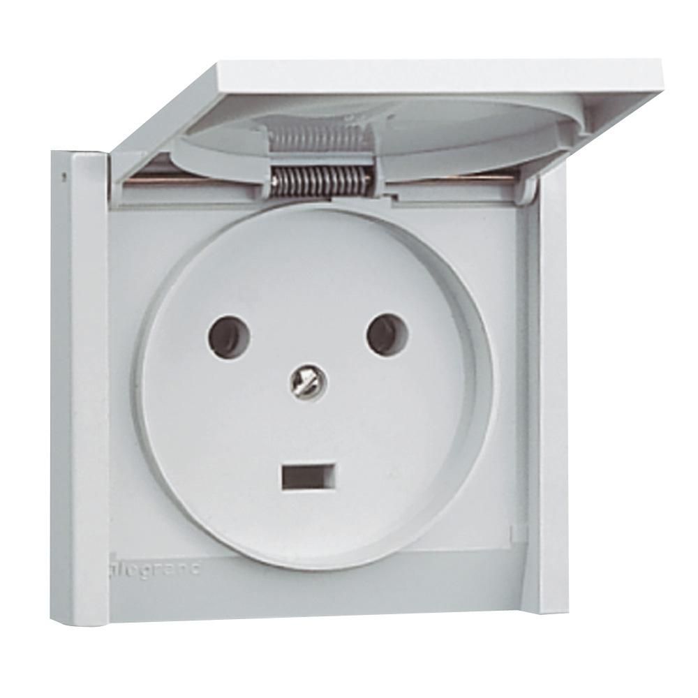 Prise De Courant Extérieure étanche Encastrable LEGRAND - Prise de courant étanche Plexo - 2P+T - 20 A - gris - à fixer sur boîte de diamètre 67 mm Réf. 055703 | POINT.P