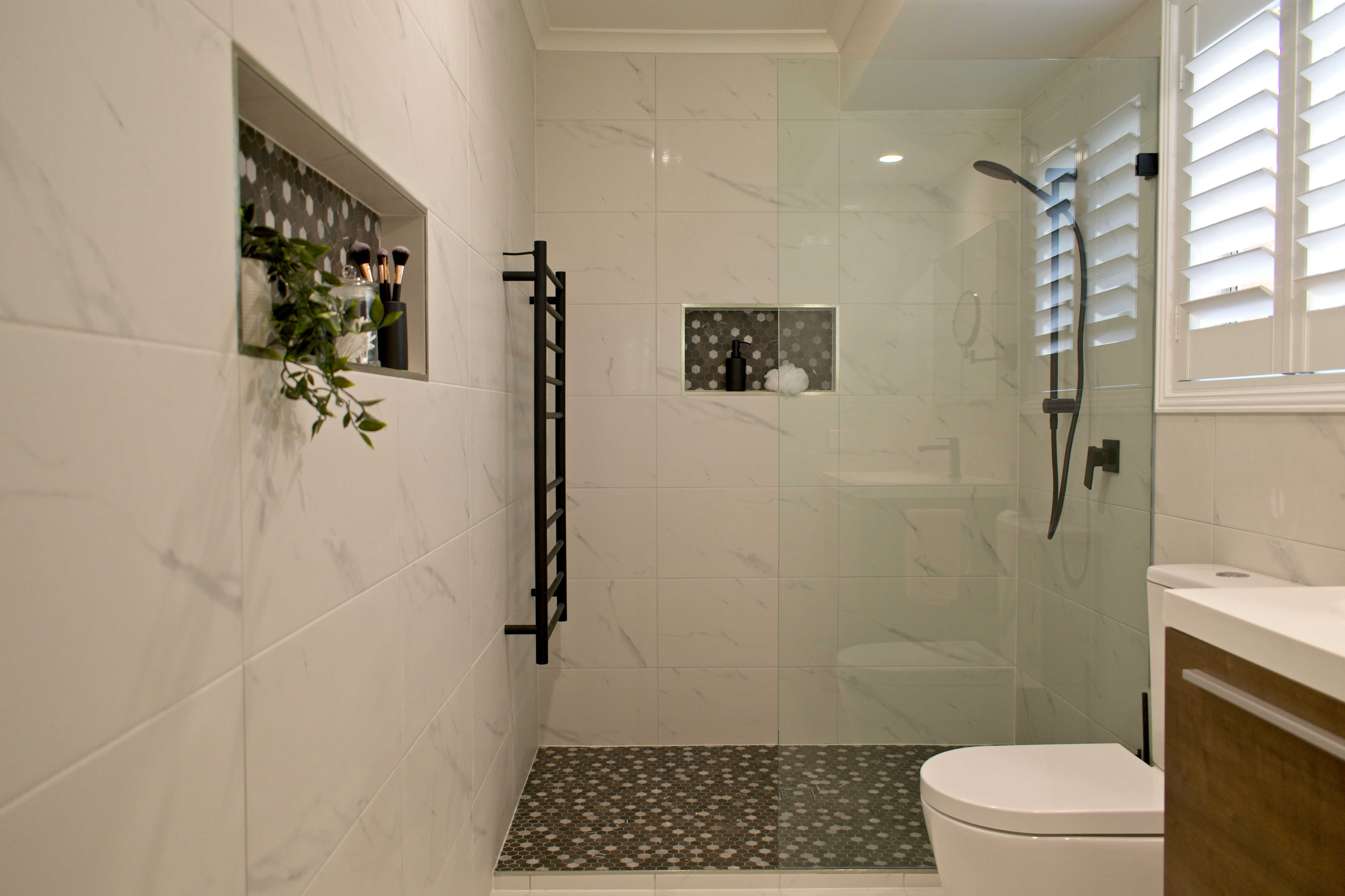 Douche Avec Mur De Séparation Conseils pour la pose d'un receveur de douche à carreler | POINT.P