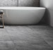 carrelage gris anthracite au sol dans salle de bain moderne