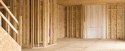Planchers et murs en bois brut