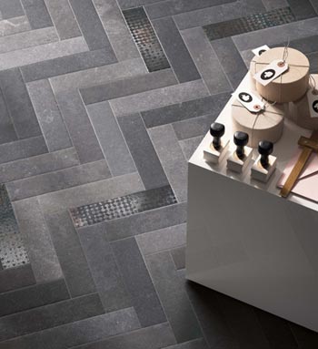 Pose carrelage intérieur :  La pose en chevrons