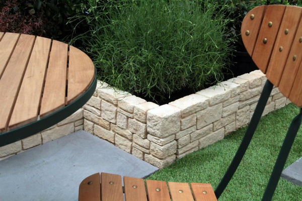 Comment construire un muret et poser ses chaperons ?| Point.P